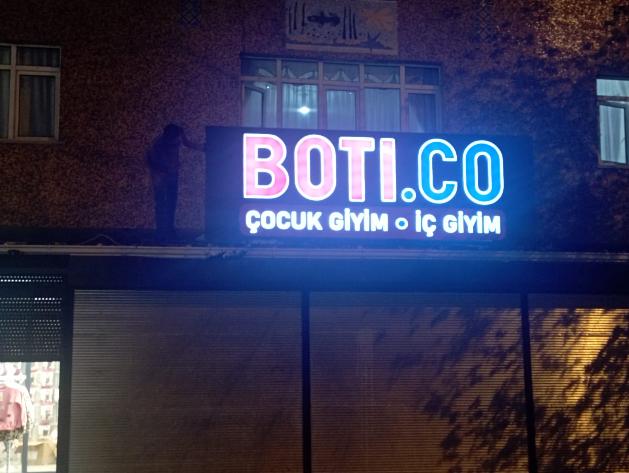 KOMPOZİT KUTU HARF IŞIKLI TABELA ÇOCUK GİYİM